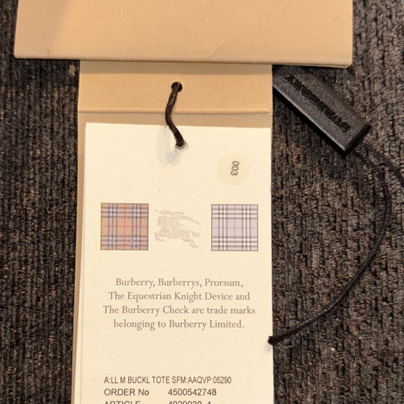 BURBERRY BUCKLE TOTE - Picture 7 of 8